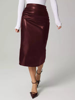 Jupe Simili-Cuir avec Fente au Dos - Audace & Sophistication Urbaine | Silhouette-Chic
