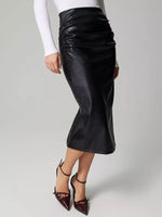 Jupe Simili-Cuir avec Fente au Dos - Audace & Sophistication Urbaine | Silhouette-Chic