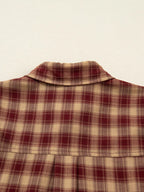 Détail de l'ourlet patchwork à volants de la robe chemise Black-Coat - vue rapprochée révélant la finition sophistiquée et le travail de couture premium de cette collection accessible
