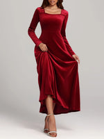 Robe Velours Col Carré - Sophistication Intemporelle & Glamour | Silhouette-Chic