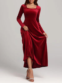 Robe Velours Col Carré - Sophistication Intemporelle & Glamour | Silhouette-Chic