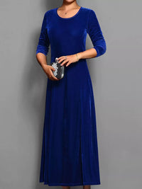 Samtkleid mit langen Ärmeln und ausgestelltem Schnitt – Weicher Luxus für den Winter