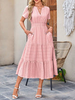 Robe Étagée Encolure Crantée Manches Courtes - Élégance Décontractée Féminine | Silhouette-Chic