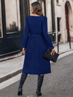 Robe Asymétrique Col Noué Manches Longues Butonnée - Élégance Moderne | Silhouette-Chic