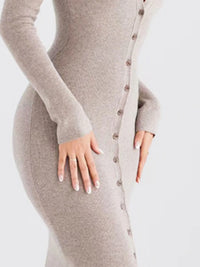 Robe Pull Manches Longues Boutons Devant - Classique Raffiné Intemporel | Silhouette-Chic