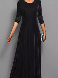 Samtkleid mit langen Ärmeln und ausgestelltem Schnitt – Weicher Luxus für den Winter