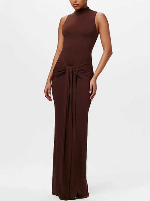 Robe Maxi Sans Manches Col Montant Nœud Devant - Élégance Estivale | Silhouette-Chic