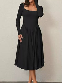 Robe Midi Col Carré Manches Longues Froncée - Élégance Romantique Moderne | Silhouette-Chic
