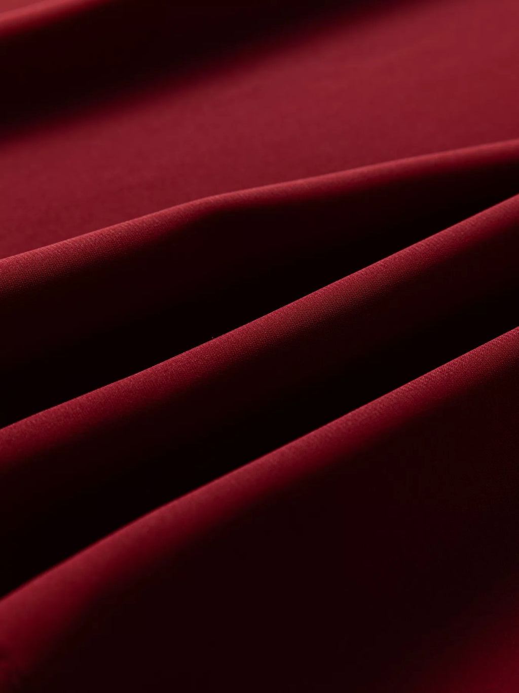 Robe mini maille côtelée col volant - vue d'ensemble montrant la polyvalence de cette pièce statement - Silhouette-chic
