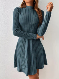 Robe Tricot Côtelé Col Montant Minimaliste