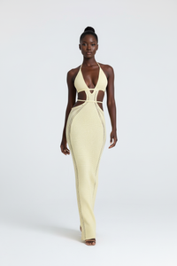 Robe Maxi Crochet Halter Ajouré - Audace Élégante | Silhouette-Chic