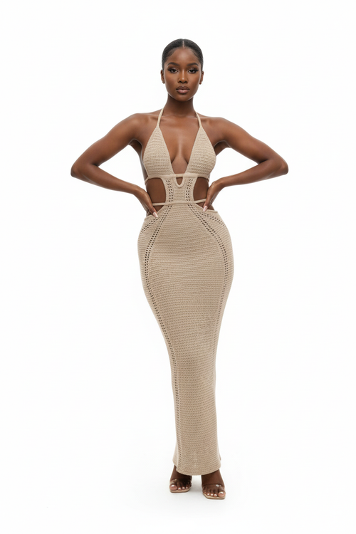 Robe Maxi Crochet Halter Ajouré - Audace Élégante | Silhouette-Chic