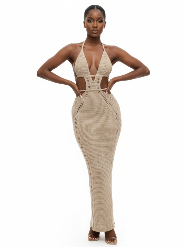 Robe Maxi Crochet Halter Ajouré - Audace Élégante | Silhouette-Chic