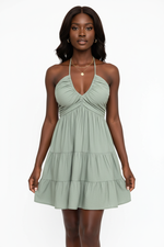 Robe Mini Halter Smockée Col V À Volants Étagés - Douceur Estivale | Silhouette-Chic