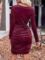 Robe Velours Cowl Neck Froncée — Col Drapé & Silhouette Structurée