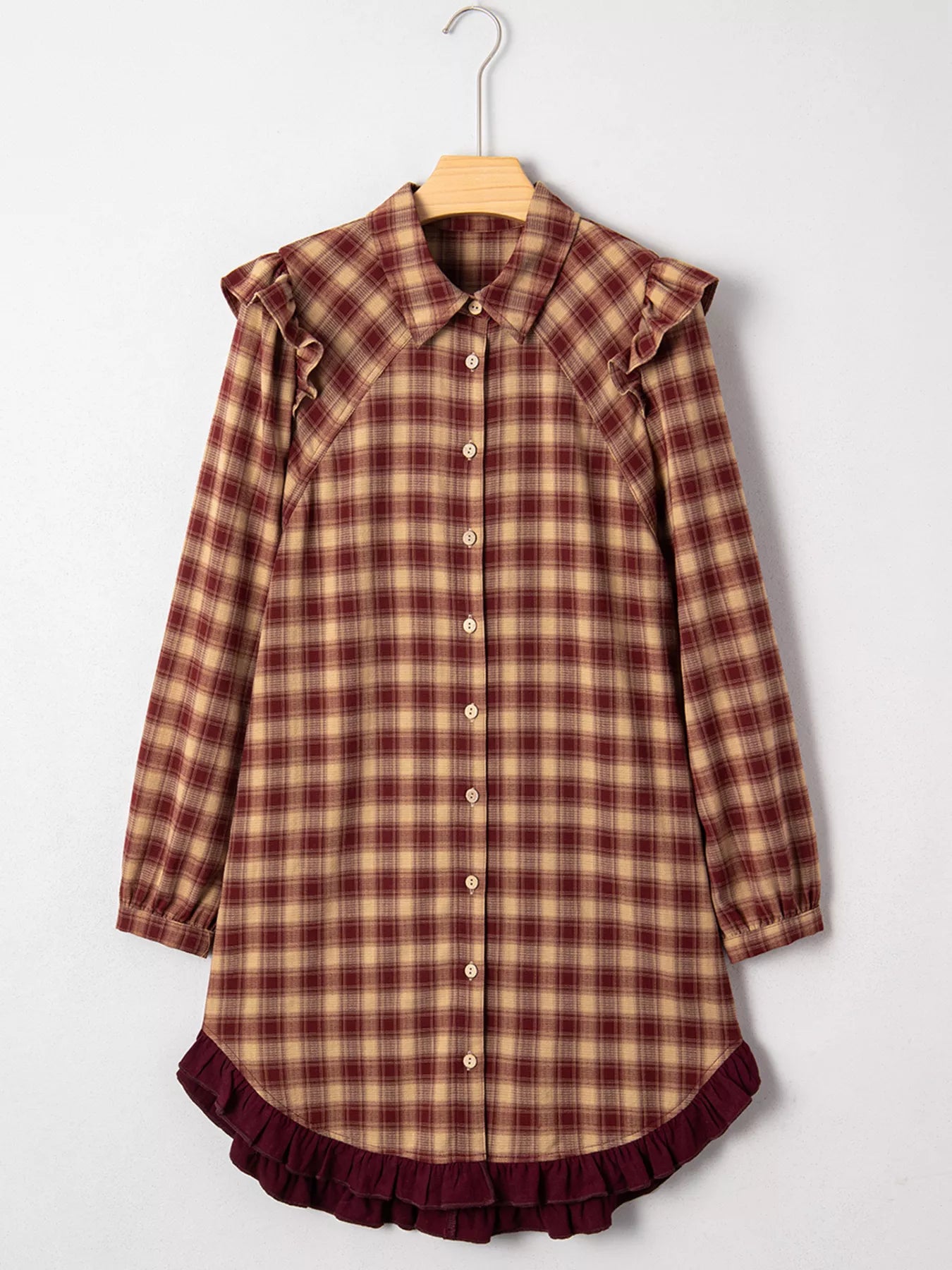 Robe chemise à carreaux Black-Coat - vue complète de face montrant la polyvalence du style, parfaite pour le bureau ou les sorties décontractées, mode féminine tendance abordable
