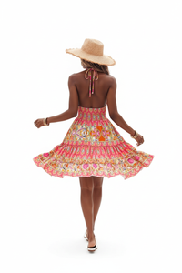 Robe Mini Halter Bohème Imprimée Taille Smockée Jupe Étagée Volantée | Silhouette-Chic