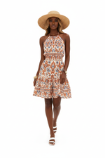 Robe Mini Halter Bohème Imprimée Taille Smockée Jupe Étagée Volantée | Silhouette-Chic
