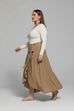 Jupe Grande Taille Asymétrique High-Low Ceinture à Nouer - Style Moderne Inclusif | Silhouette-Chic