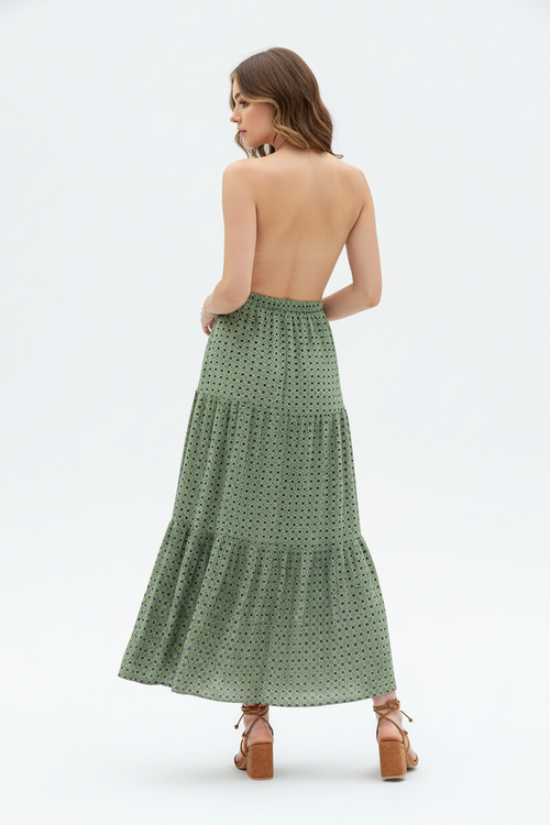 Jupe maxi bohème imprimée verte vue de dos montrant la longueur maxi élégante, les volants étagés et la finition soignée du cordon ajustable - Silhouette-Chic