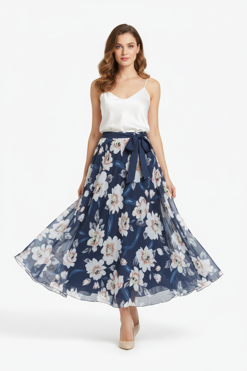 upe maxi imprimé floral bleu foncé avec ceinture à nouer - vue de face complète avec jambe avant créant flux naturel du tissu montrant ceinture à nouer motif floral romantique silhouette A-line fluide et longueur maxi intégrale - Silhouette-Chic