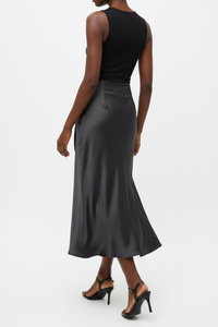 Jupe Midi Satin Asymétrique – Taille Haute & Couture Diagonale | 3 Coloris