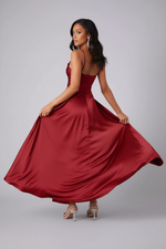 Robe Maxi Dos Lacé - L'Élégance Qui Fait Tourner Les Têtes | Silhouette-Chic