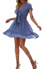 Robe Bleue Lavande - Nœud Papillon, Volants & Taille Smockée | Silhouette-Chic