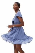 Robe Bleue Lavande – Profil Joyeux et Élégant