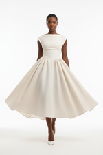 Robe Col Bateau Midi – Dos Ouvert Découpe Carrée & Jupe Évasée