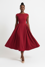 Robe Col Bateau Midi – Dos Ouvert Découpe Carrée & Jupe Évasée