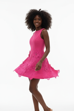  Robe Sans Manches Fleurs 3D Black-Coat rose fuchsia en mouvement - capture dynamique des appliqués floraux