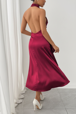 Robe Halter Satin – Dos Ouvert, Drapé Froncé & Fente Latérale