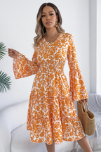  Robe Imprimé Floral Smockée Volants Black-Coat orange - angle diagonal révélant l'imprimé floral vibrant et les volants