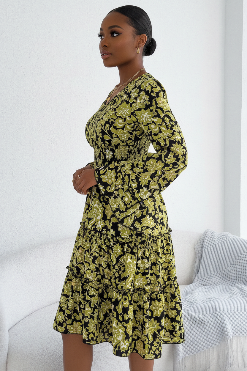  Robe Imprimé Floral Smockée Volants Black-Coat vert jaune - vue de profil dévoilant la silhouette élégante et l'imprimé floral