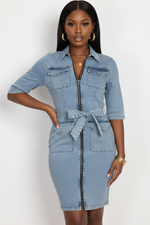 Robe en Jean Zippée à Manches Courtes — Style Urbain Chic