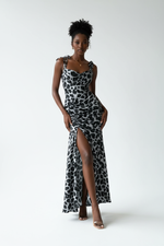 Robe Caraco Froncée à Fente et Encolure Cœur | Silhouette-Chic