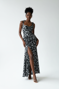 Robe Caraco Froncée à Fente et Encolure Cœur | Silhouette-Chic