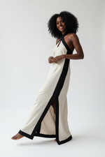 Robe Maxi Dos Ouvert Contrastée Col Halter — L'Élégance Audacieuse | Silhouette-Chic