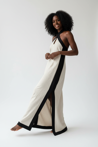 Robe Maxi Dos Ouvert Contrastée Col Halter — L'Élégance Audacieuse | Silhouette-Chic