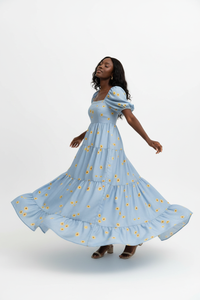Robe Maxi Étagée Imprimé Marguerites Manches Bouffantes - La Fraîcheur Champêtre | Silhouette-Chic