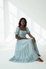 Robe Maxi Étagée Imprimé Marguerites Manches Bouffantes - La Fraîcheur Champêtre | Silhouette-Chic