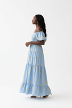  Robe Maxi Étagée à Imprimé Marguerites Black-Coat bleu clair - vue de profil dévoilant la longueur maxi et les manches bouffantes