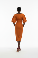 Robe Midi À Col Bateau et Manches Bouffantes — Architecture & Féminité