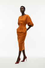 Robe Midi À Col Bateau et Manches Bouffantes — Architecture & Féminité
