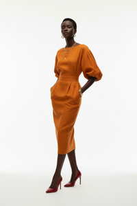 Robe Midi À Col Bateau et Manches Bouffantes — Architecture & Féminité
