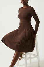 Robe Mini Col Rond à Manches Longues - L'Élégance Intemporelle | Silhouette-Chic
