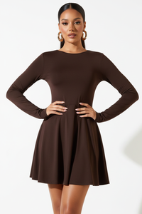 Robe Mini Col Rond à Manches Longues - L'Élégance Intemporelle | Silhouette-Chic