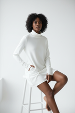 Robe Mini Col Roulé Manches Longues avec Poches - Confort Élégant | Silhouette-Chic