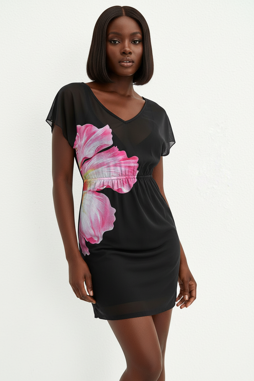  Robe Mini Imprimée Black-Coat fleur rose - angle diagonal révélant les détails de l'imprimé floral rose sur fond noir